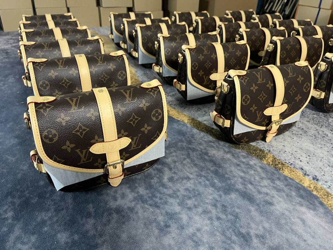 Louis Vuitton M46740 SAUMUR BB Handbag Craftsmanship Breakdown(2024 Dec Updated)-Best Quality Fake Louis Vuitton Bag Online Store, Replica designer bag ru