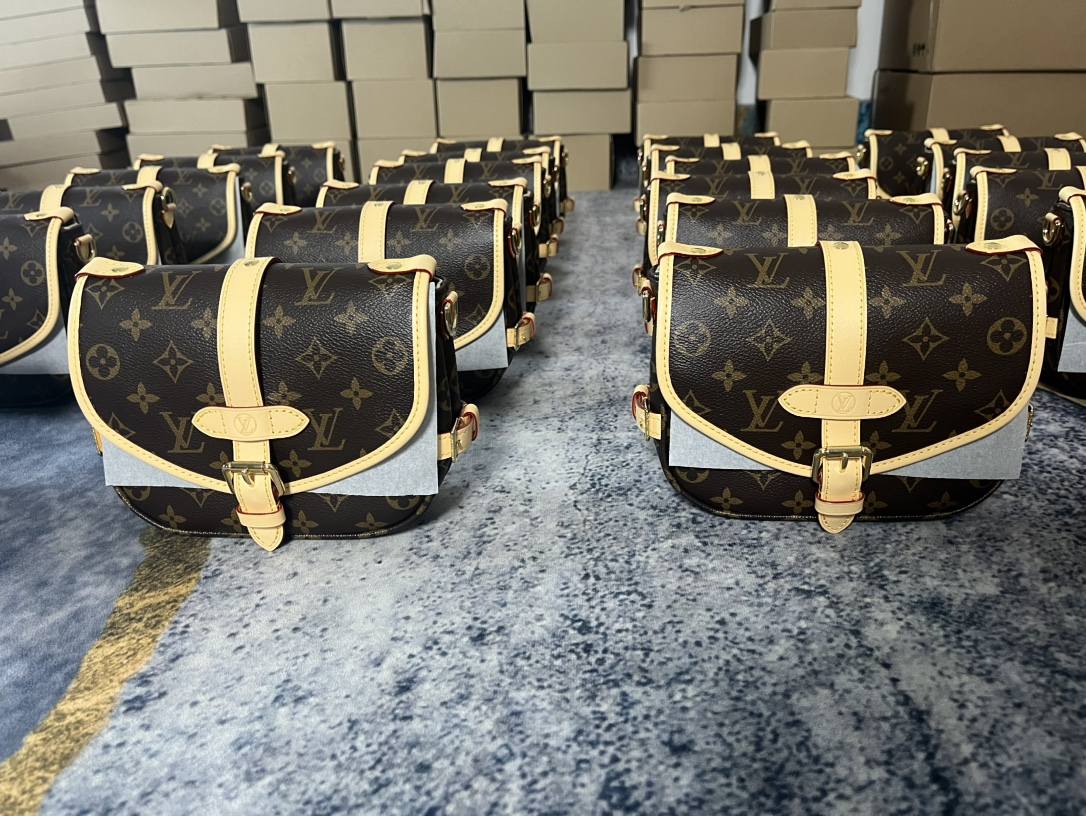 Louis Vuitton M46740 SAUMUR BB Handbag Craftsmanship Breakdown(2024 Dec Updated)-Best Quality Fake Louis Vuitton Bag Online Store, Replica designer bag ru