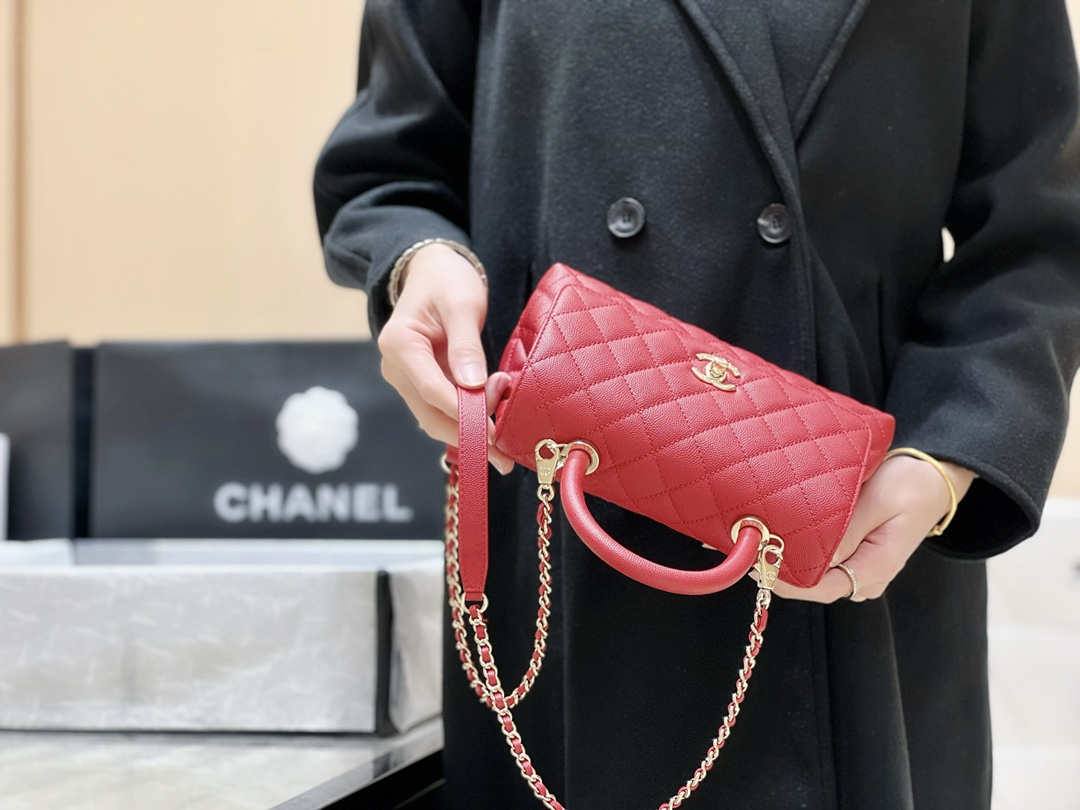 Ellebag’s Exquisite Replica: The Red Caviar Leather Chanel Coco Handle 22P with Champagne Gold Hardware(2024 Dec Updated)-Dyqani në internet i çantave të rreme Louis Vuitton me cilësi më të mirë, çanta modeli kopje ru