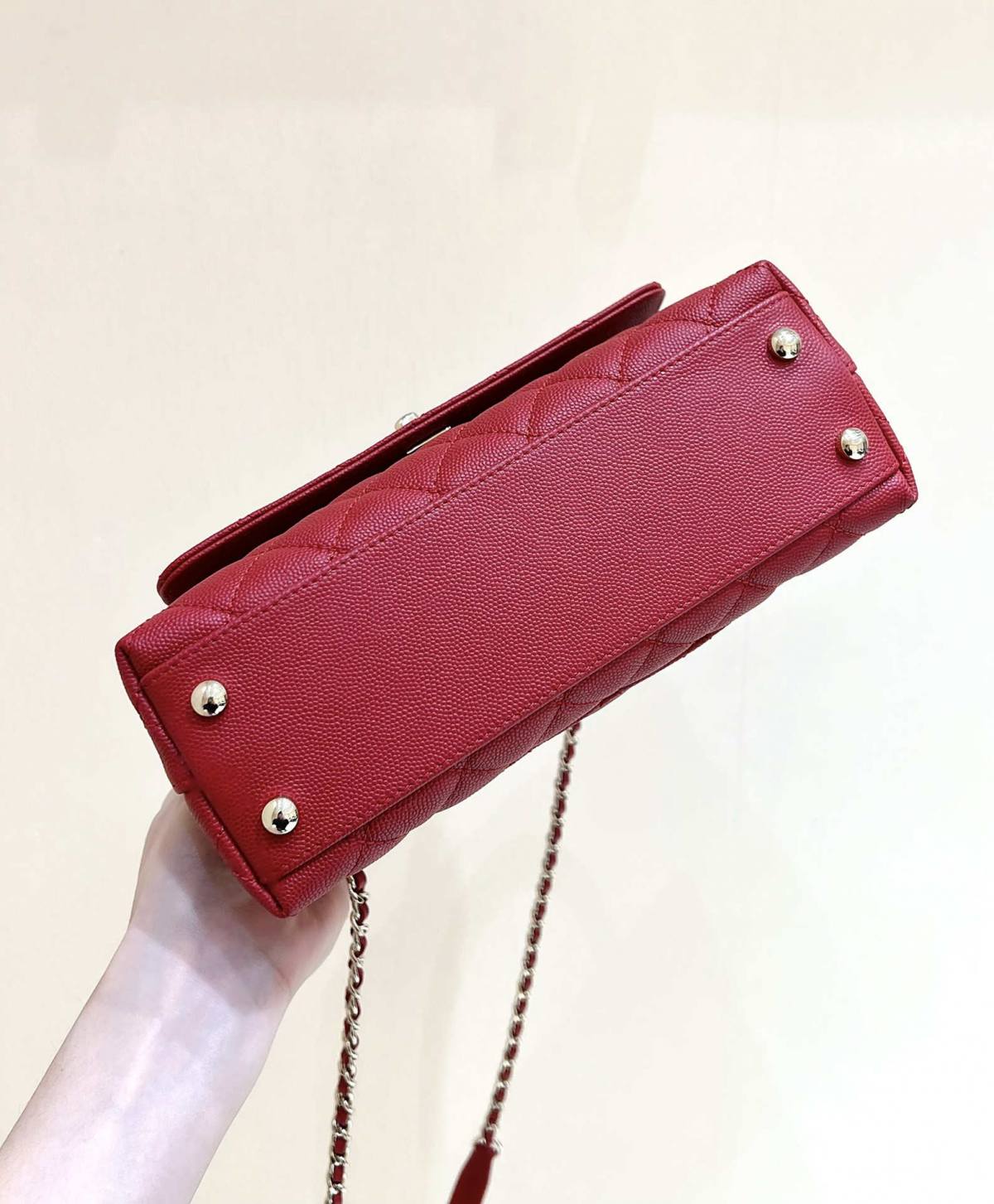 Ellebag’s Exquisite Replica: The Red Caviar Leather Chanel Coco Handle 22P with Champagne Gold Hardware(2024 Dec Updated)-Dyqani në internet i çantave të rreme Louis Vuitton me cilësi më të mirë, çanta modeli kopje ru