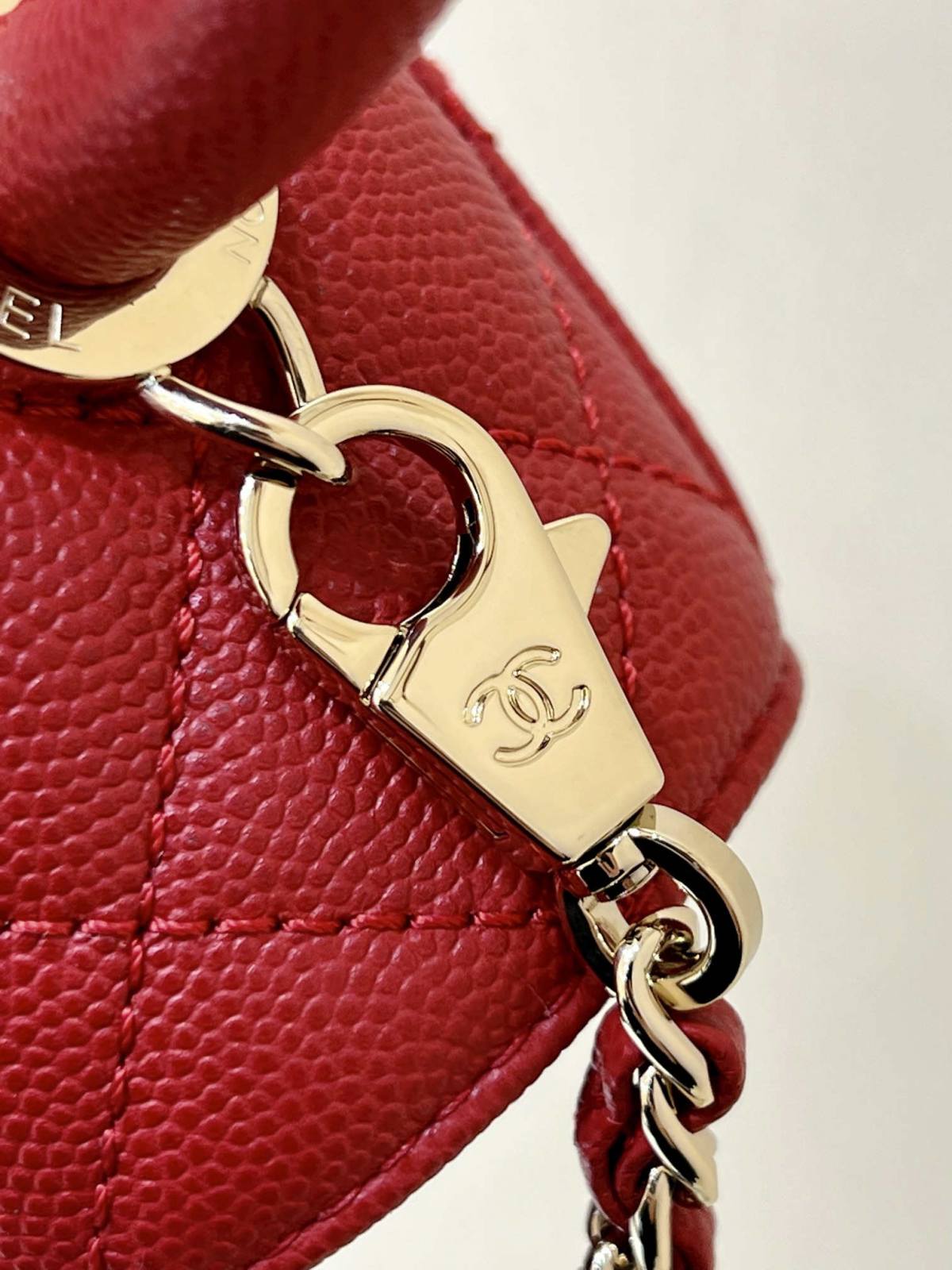 Ellebag’s Exquisite Replica: The Red Caviar Leather Chanel Coco Handle 22P with Champagne Gold Hardware(2024 Dec Updated)-Dyqani në internet i çantave të rreme Louis Vuitton me cilësi më të mirë, çanta modeli kopje ru