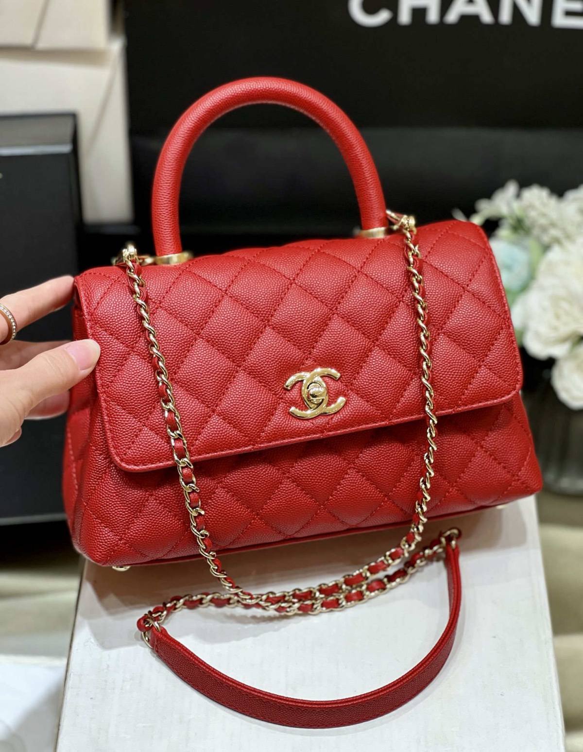 Ellebag’s Exquisite Replica: The Red Caviar Leather Chanel Coco Handle 22P with Champagne Gold Hardware(2024 Dec Updated)-Dyqani në internet i çantave të rreme Louis Vuitton me cilësi më të mirë, çanta modeli kopje ru