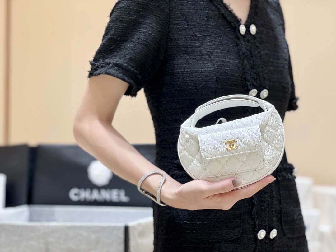 Ellebag’s Exquisite Replica: The White Caviar Leather Chanel AP3467 with Gold Hardware(2024 Dec Updated)-Tayada ugu Fiican ee Louis Vuitton Boorsada Online Store, Bac naqshadeeye nuqul ah