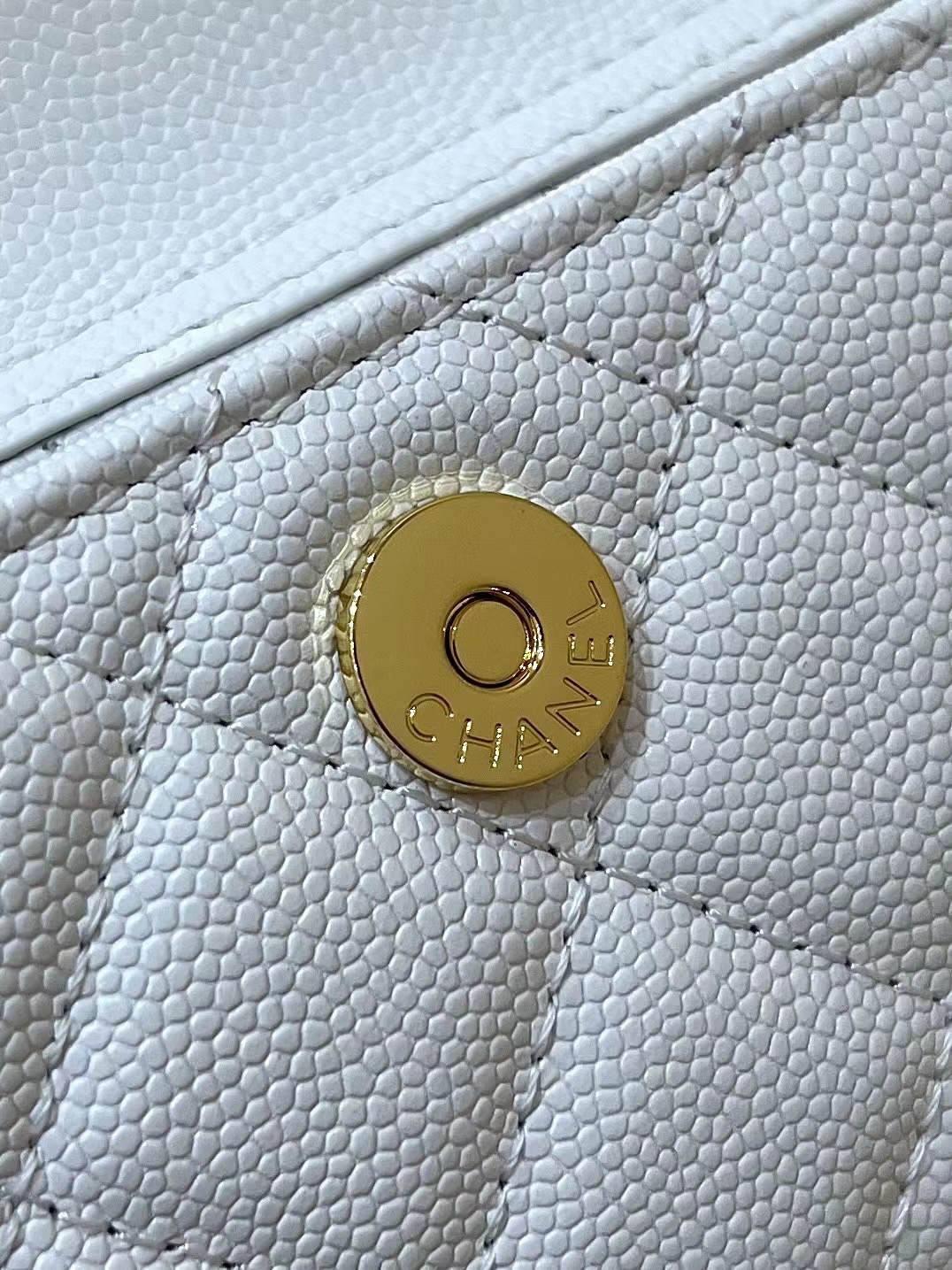 Ellebag’s Exquisite Replica: The White Caviar Leather Chanel AP3467 with Gold Hardware(2024 Dec Updated)-Tayada ugu Fiican ee Louis Vuitton Boorsada Online Store, Bac naqshadeeye nuqul ah