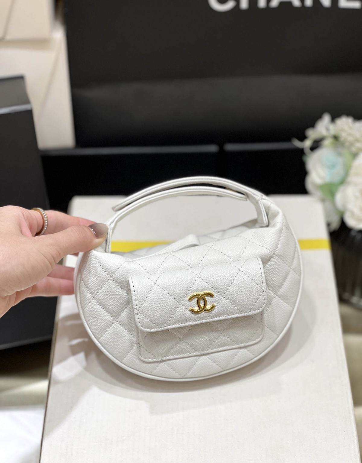 Ellebag’s Exquisite Replica: The White Caviar Leather Chanel AP3467 with Gold Hardware(2024 Dec Updated)-Tayada ugu Fiican ee Louis Vuitton Boorsada Online Store, Bac naqshadeeye nuqul ah