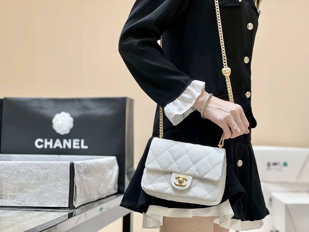 Ellebag’s Exquisite Replica: The White Caviar Leather Chanel Mini Flap Bag with Heart Clasp(2024 Dec Updated)-Best Quality Fake Louis Vuitton Bag Online Store, Replica designer bag ru