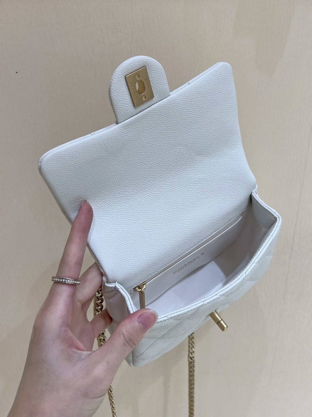 Ellebag’s Exquisite Replica: The White Caviar Leather Chanel Mini Flap Bag with Heart Clasp(2024 Dec Updated)-Best Quality Fake Louis Vuitton Bag Online Store, Replica designer bag ru