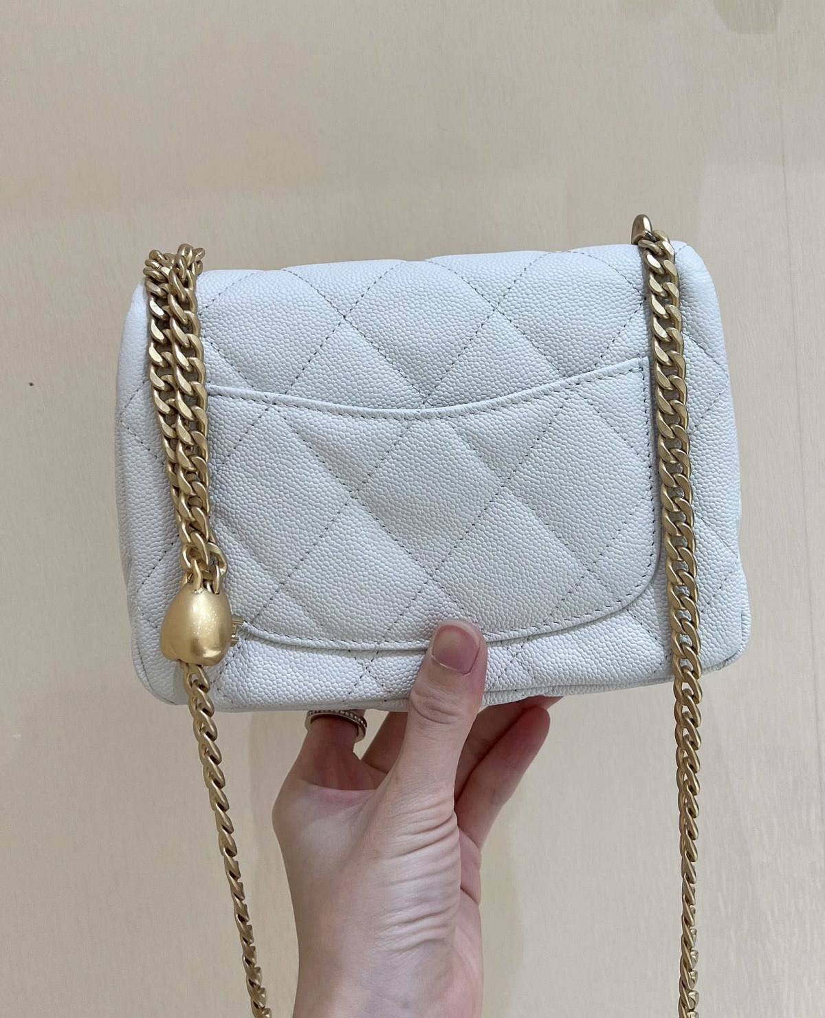 Ellebag’s Exquisite Replica: The White Caviar Leather Chanel Mini Flap Bag with Heart Clasp(2024 Dec Updated)-Best Quality Fake Louis Vuitton Bag Online Store, Replica designer bag ru