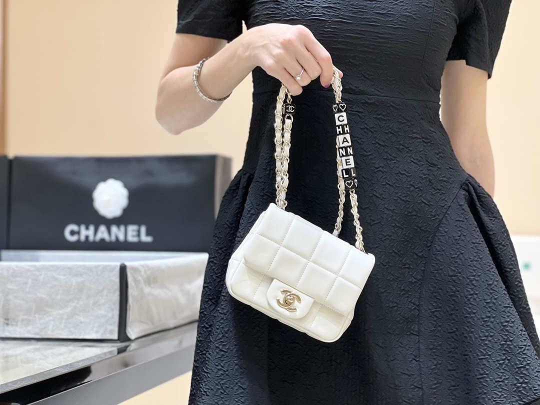 Ellebag’s Exquisite Replica: The White Lambskin Chanel 23C AS3744 with Vintage Hardware(2024 Dec Updated)-Best Quality Fake Louis Vuitton Bag Online Store, Replica designer bag ru