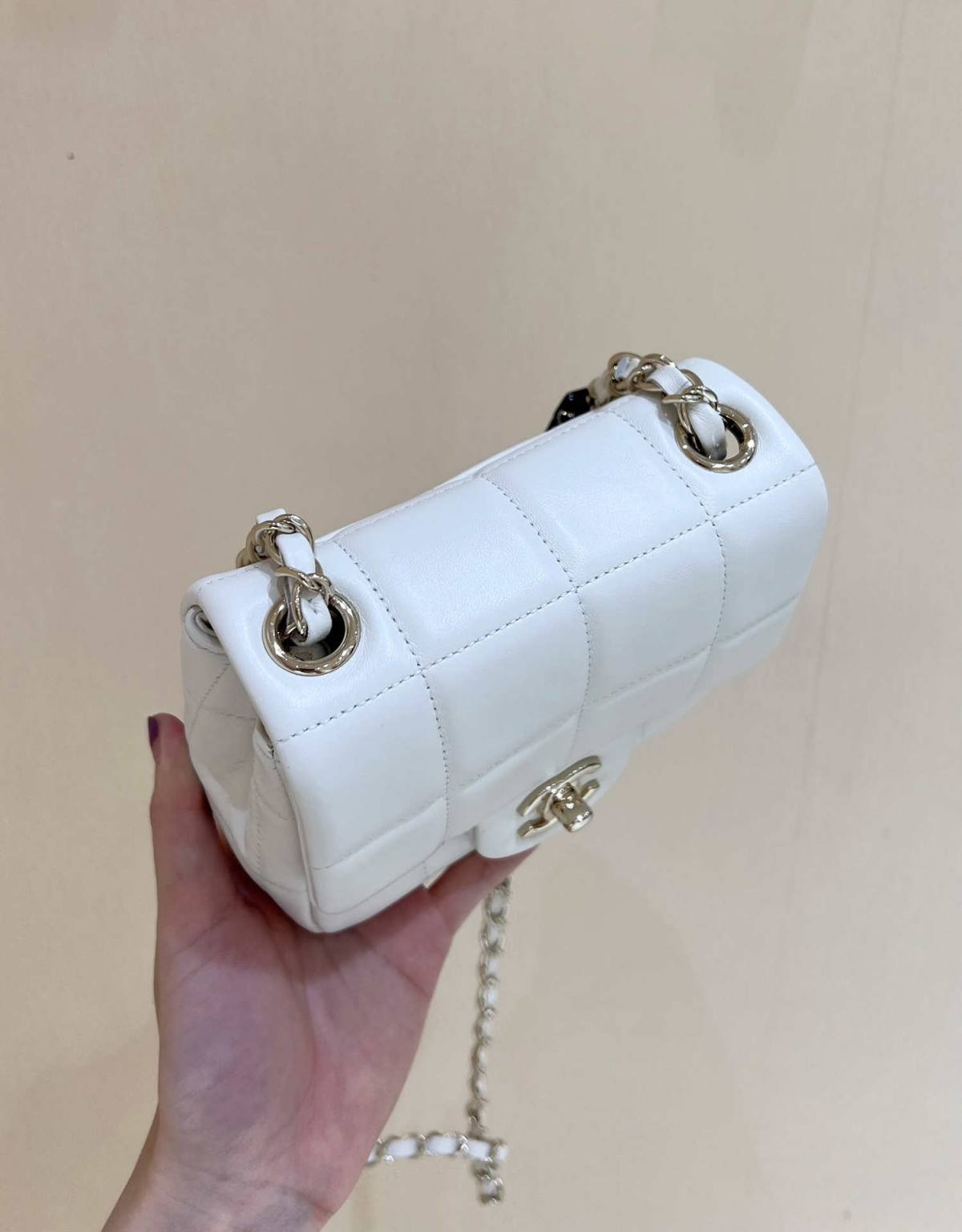 Ellebag’s Exquisite Replica: The White Lambskin Chanel 23C AS3744 with Vintage Hardware(2024 Dec Updated)-Best Quality Fake Louis Vuitton Bag Online Store, Replica designer bag ru