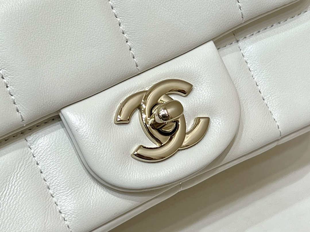 Ellebag’s Exquisite Replica: The White Lambskin Chanel 23C AS3744 with Vintage Hardware(2024 Dec Updated)-Best Quality Fake Louis Vuitton Bag Online Store, Replica designer bag ru