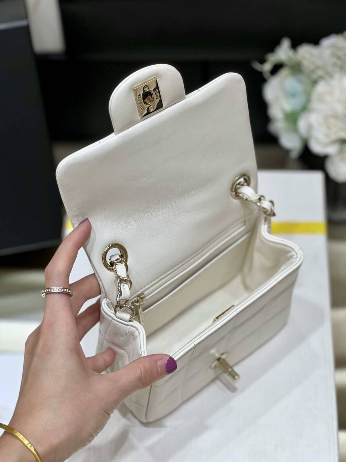 Ellebag’s Exquisite Replica: The White Lambskin Chanel 23C AS3744 with Vintage Hardware(2024 Dec Updated)-Best Quality Fake Louis Vuitton Bag Online Store, Replica designer bag ru