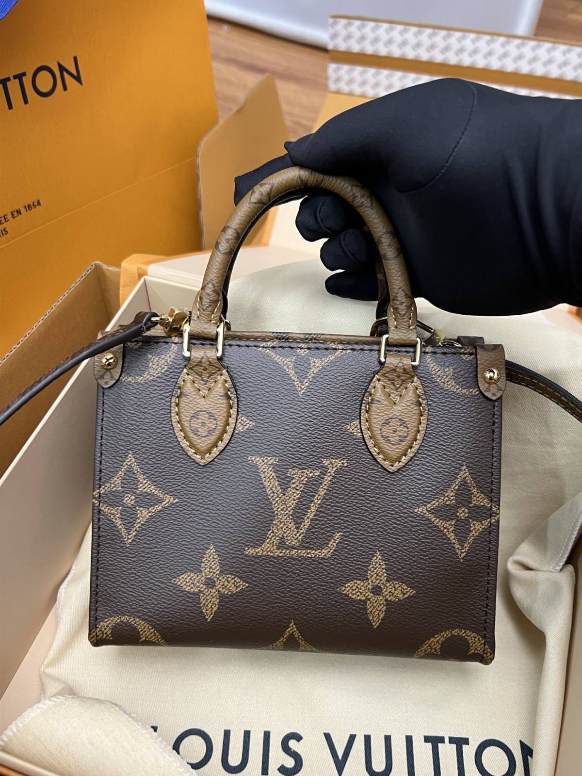 Louis Vuitton M46839 OnTheGo BB Handbag: Unrivaled Craftsmanship by Ellebag(2024 Dec Updated)-Zoo Zoo Fake Louis Vuitton Hnab Online Khw, Replica designer hnab ru