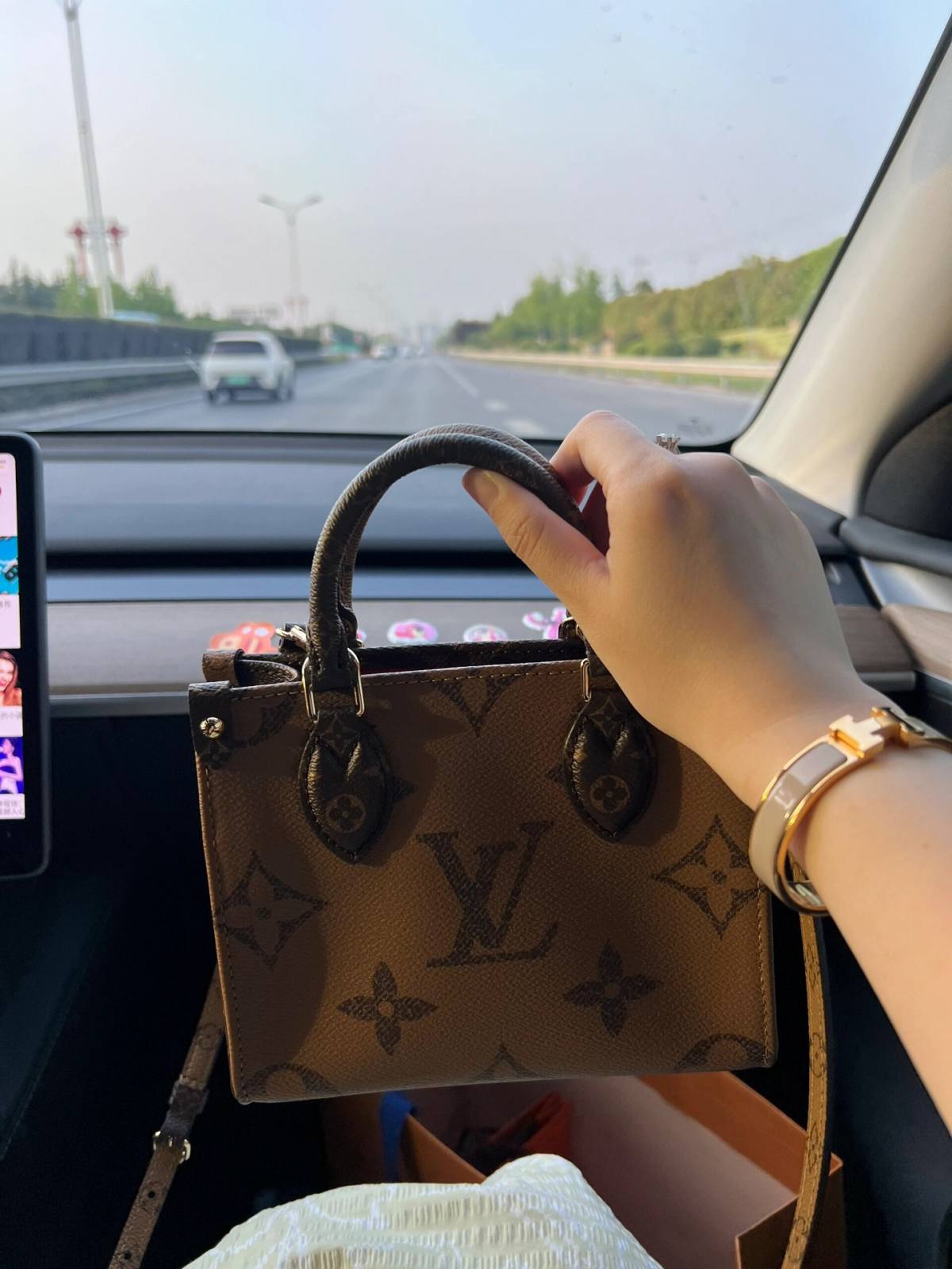 Louis Vuitton M46839 OnTheGo BB Handbag: Unrivaled Craftsmanship by Ellebag(2024 Dec Updated)-Zoo Zoo Fake Louis Vuitton Hnab Online Khw, Replica designer hnab ru