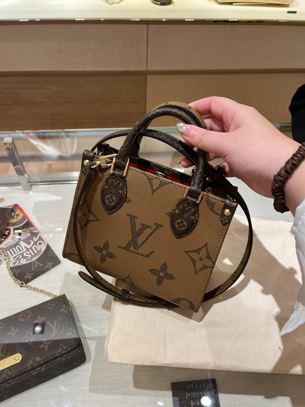 Louis Vuitton M46839 OnTheGo BB Handbag: Unrivaled Craftsmanship by Ellebag(2024 Dec Updated)-Zoo Zoo Fake Louis Vuitton Hnab Online Khw, Replica designer hnab ru