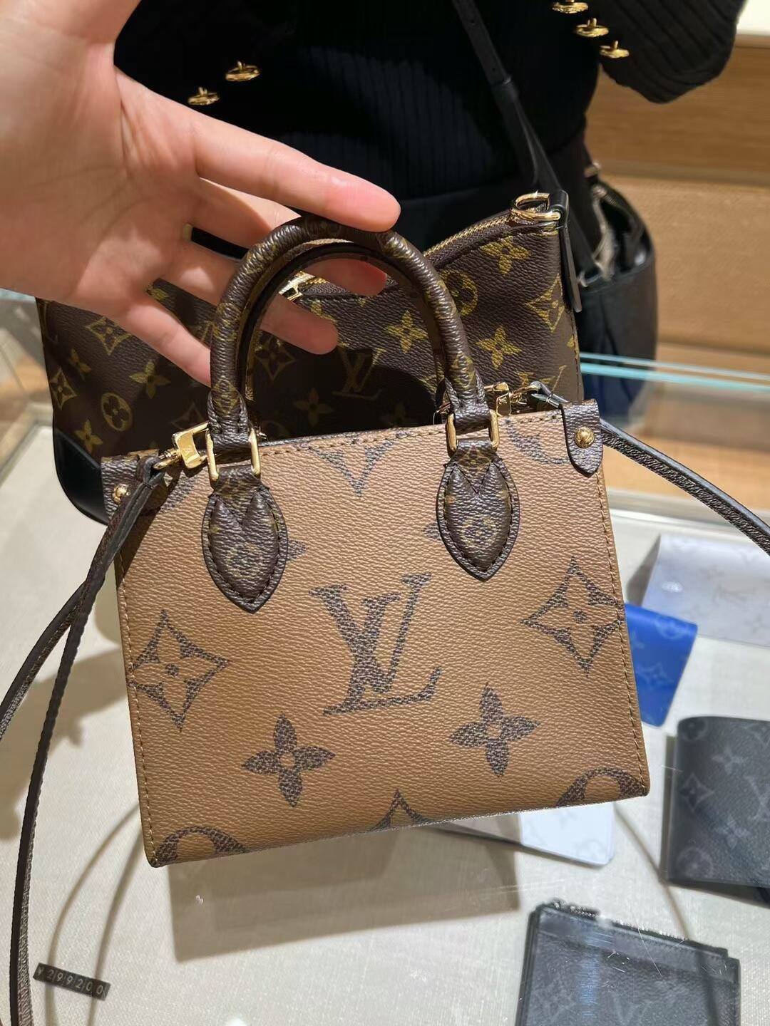 Louis Vuitton M46839 OnTheGo BB Handbag: Unrivaled Craftsmanship by Ellebag(2024 Dec Updated)-Zoo Zoo Fake Louis Vuitton Hnab Online Khw, Replica designer hnab ru