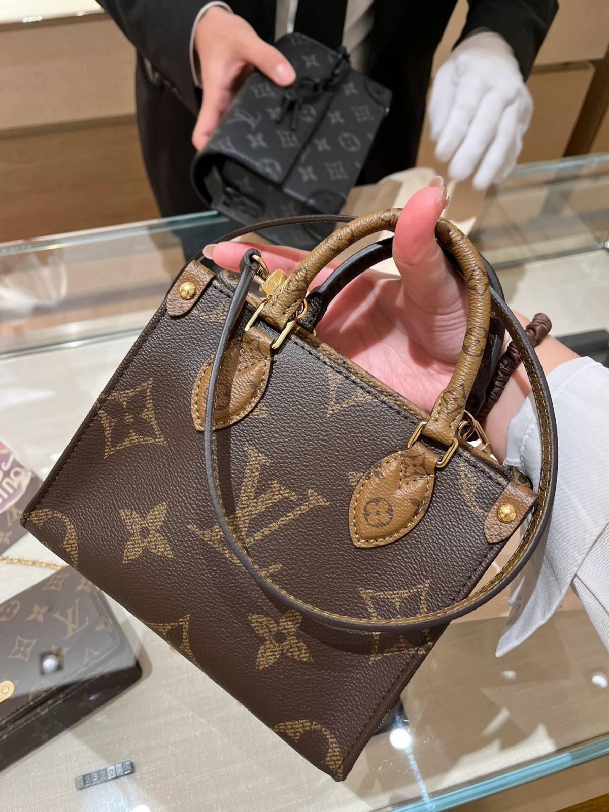 Louis Vuitton M46839 OnTheGo BB Handbag: Unrivaled Craftsmanship by Ellebag(2024 Dec Updated)-Zoo Zoo Fake Louis Vuitton Hnab Online Khw, Replica designer hnab ru