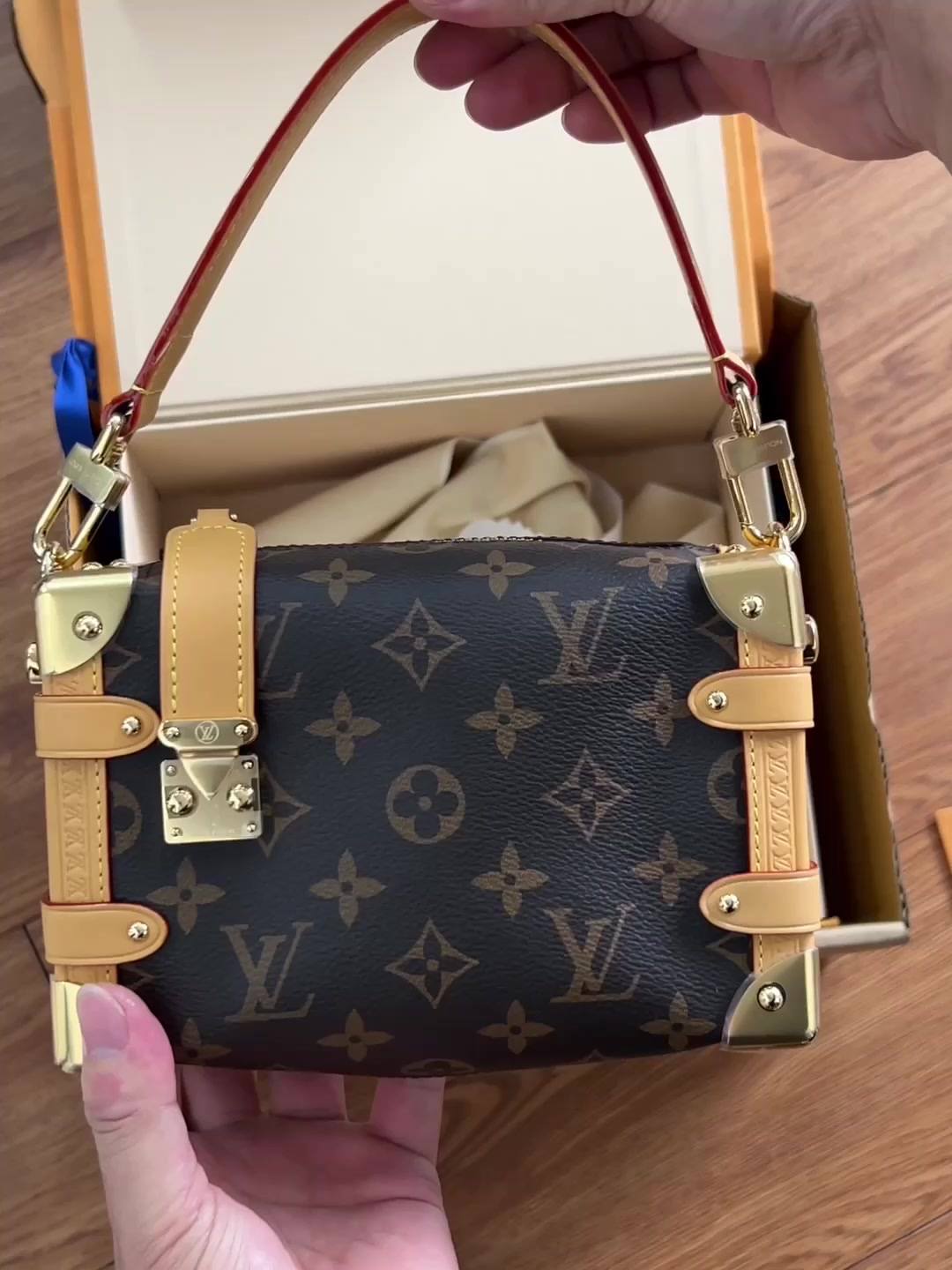 The Art of Craftsmanship: Ellebag’s 1:1 Replica of Louis Vuitton M46815 SIDE TRUNK Small Handbag(2024 Dec Updated)-Best Quality Replica designer Bag factory in China