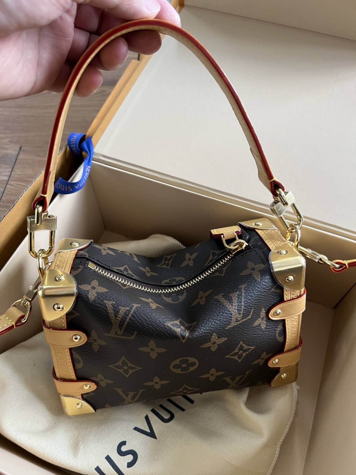 The Art of Craftsmanship: Ellebag’s 1:1 Replica of Louis Vuitton M46815 SIDE TRUNK Small Handbag(2024 Dec Updated)-Best Quality Replica designer Bag factory in China