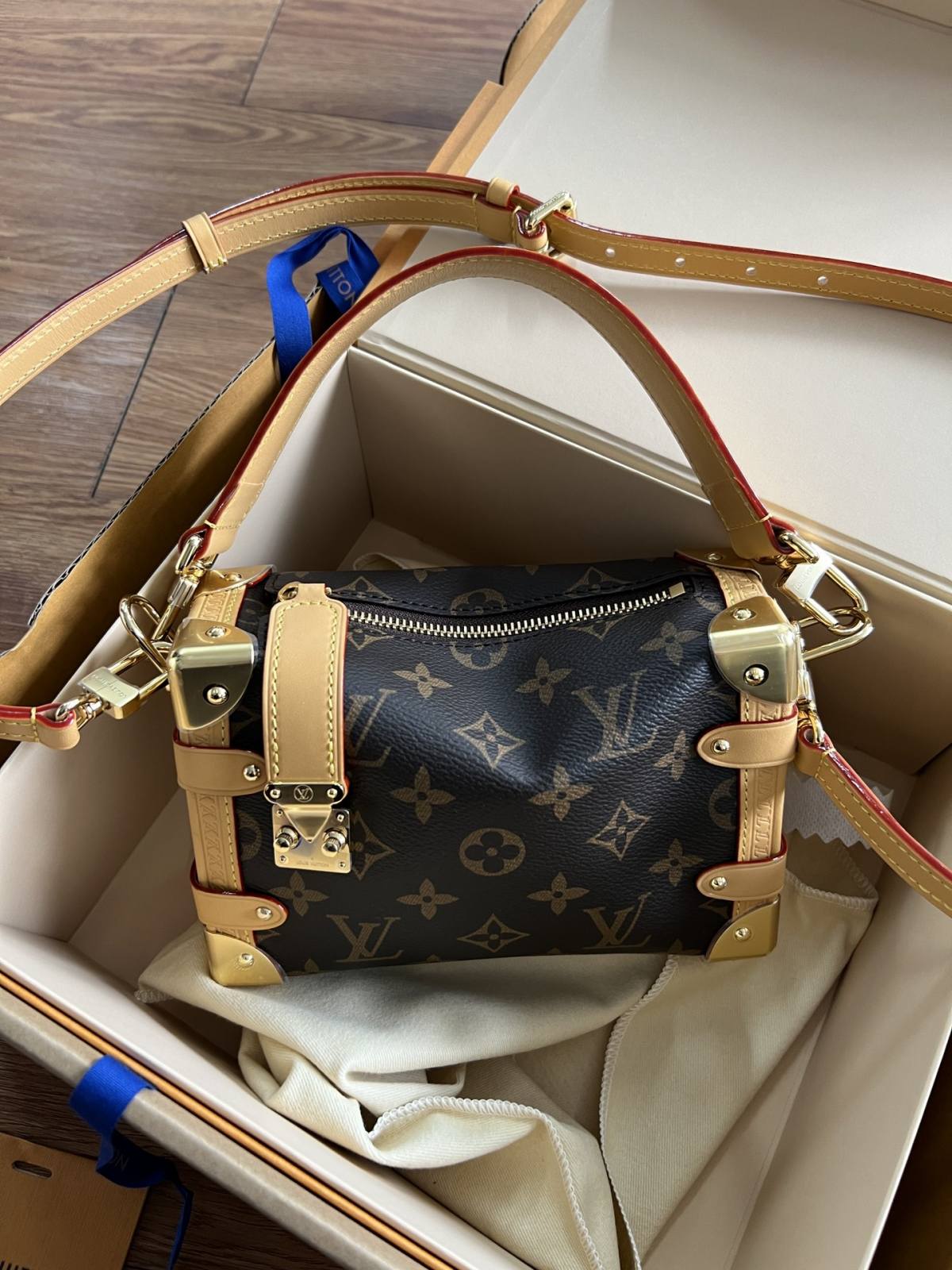 The Art of Craftsmanship: Ellebag’s 1:1 Replica of Louis Vuitton M46815 SIDE TRUNK Small Handbag(2024 Dec Updated)-Best Quality Replica designer Bag factory in China