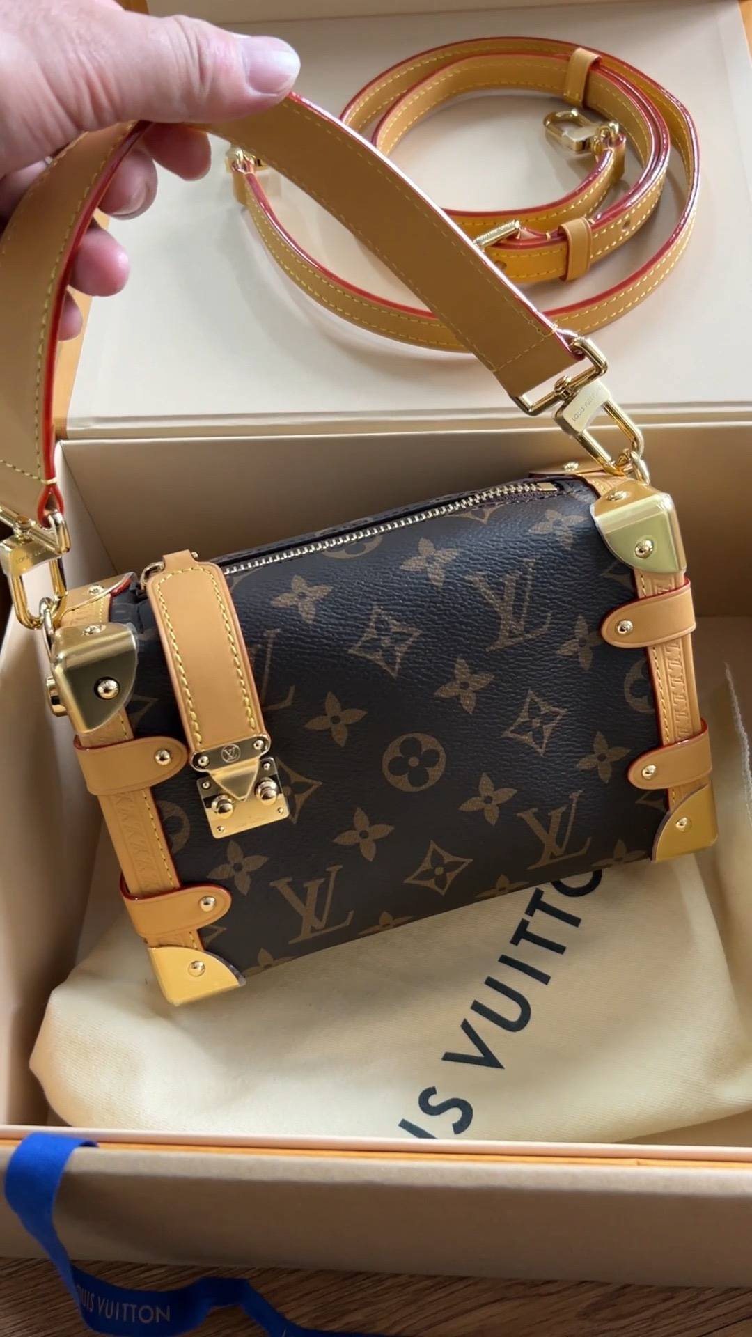 The Art of Craftsmanship: Ellebag’s 1:1 Replica of Louis Vuitton M46815 SIDE TRUNK Small Handbag(2024 Dec Updated)-Best Quality Replica designer Bag factory in China