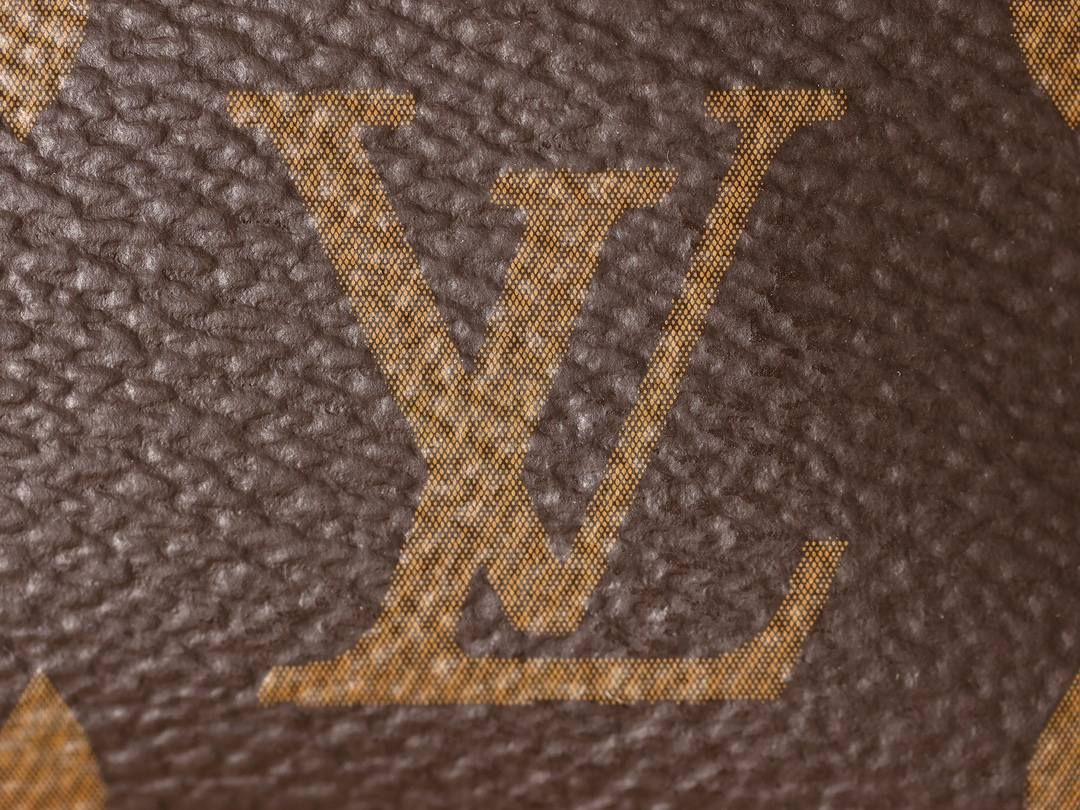 The Art of Craftsmanship: Ellebag’s 1:1 Replica of Louis Vuitton M46815 SIDE TRUNK Small Handbag(2024 Dec Updated)-Best Quality Replica designer Bag factory in China