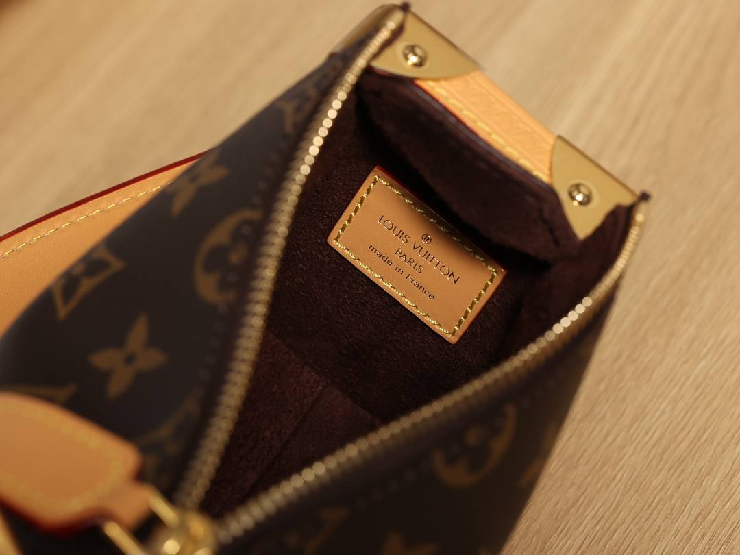 The Art of Craftsmanship: Ellebag’s 1:1 Replica of Louis Vuitton M46815 SIDE TRUNK Small Handbag(2024 Dec Updated)-Best Quality Replica designer Bag factory in China