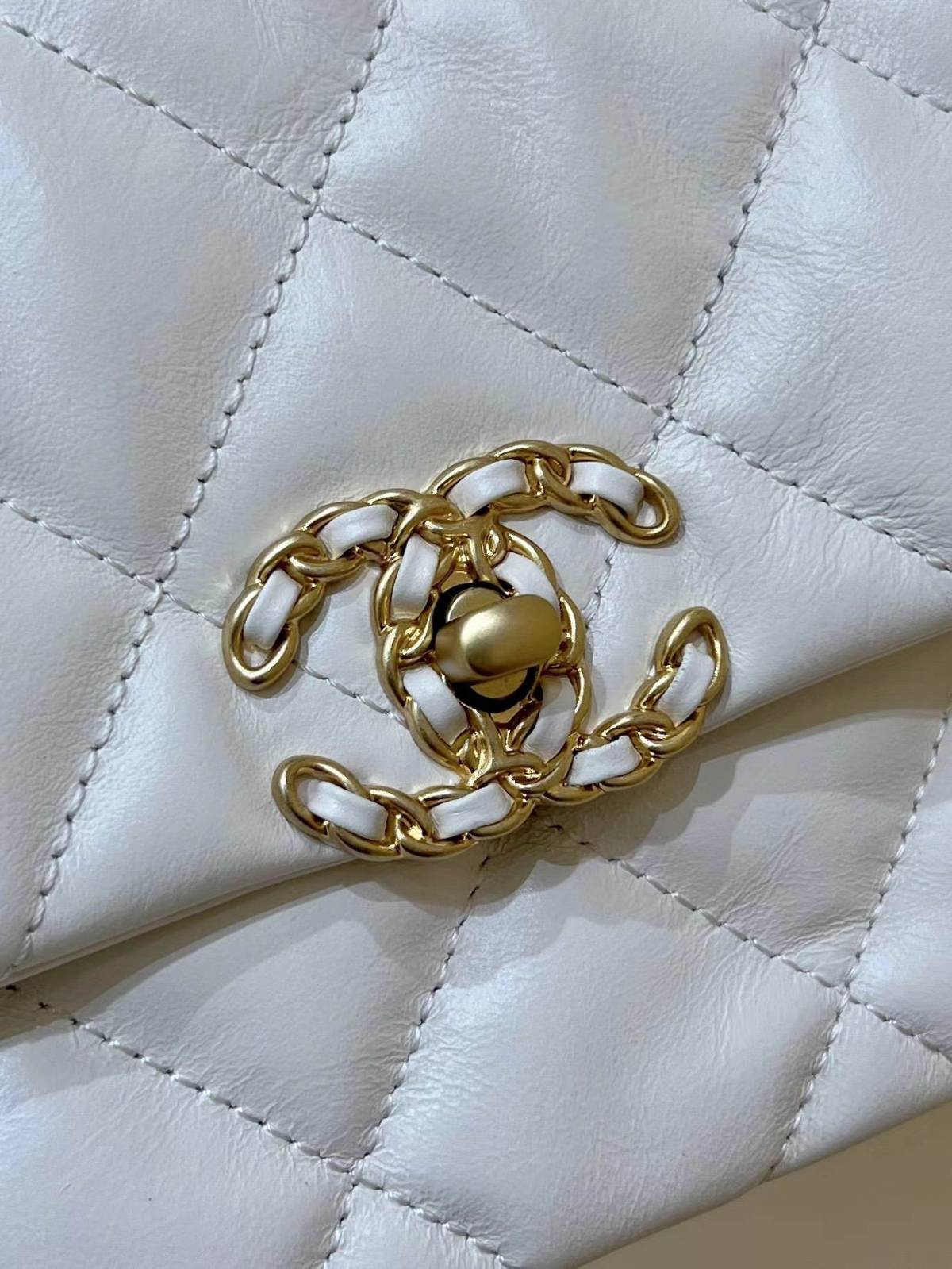 Ellebag’s Exquisite Replica: The White Lambskin Chanel Bag with Wide Shoulder Strap and Gold Hardware(2024 Dec Updated)-Best Quality Replica designer Bag factory in China