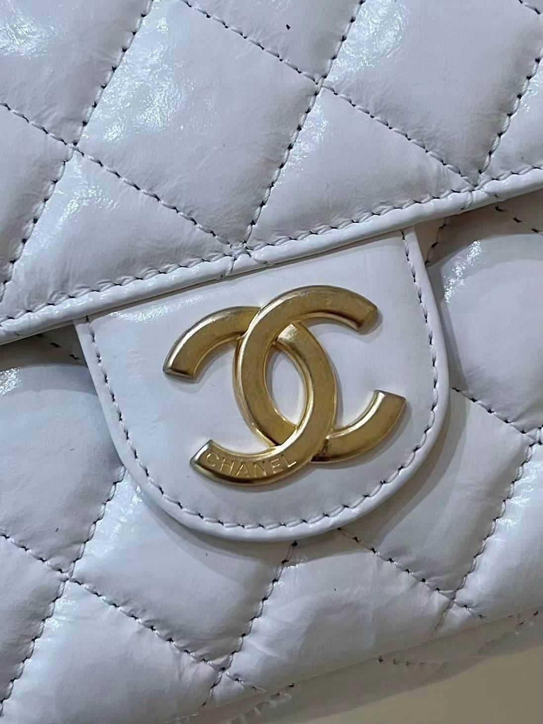 Ellebag’s Exquisite Replica: The White Lambskin Chanel Small Hobo Bag with Gold Hardware(2024 Dec Updated)-Best Quality Replica designer Bag factory in China