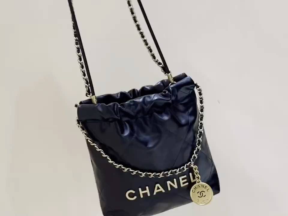 Ellebag’s Masterful Recreation of the Chanel 22 Mini Bag in Black Lambskin with Gold Hardware(2024 Dec Updated)-Best Quality Replica designer Bag factory in China