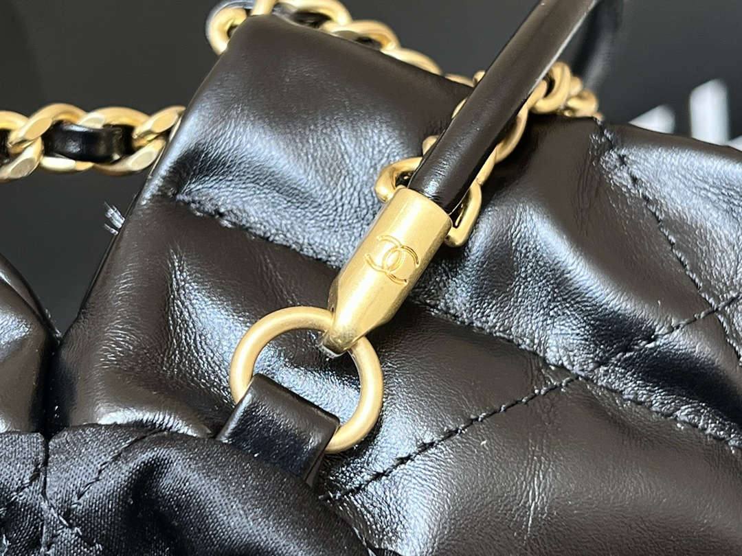 Ellebag’s Masterful Recreation of the Chanel 22 Mini Bag in Black Lambskin with Gold Hardware(2024 Dec Updated)-Best Quality Replica designer Bag factory in China