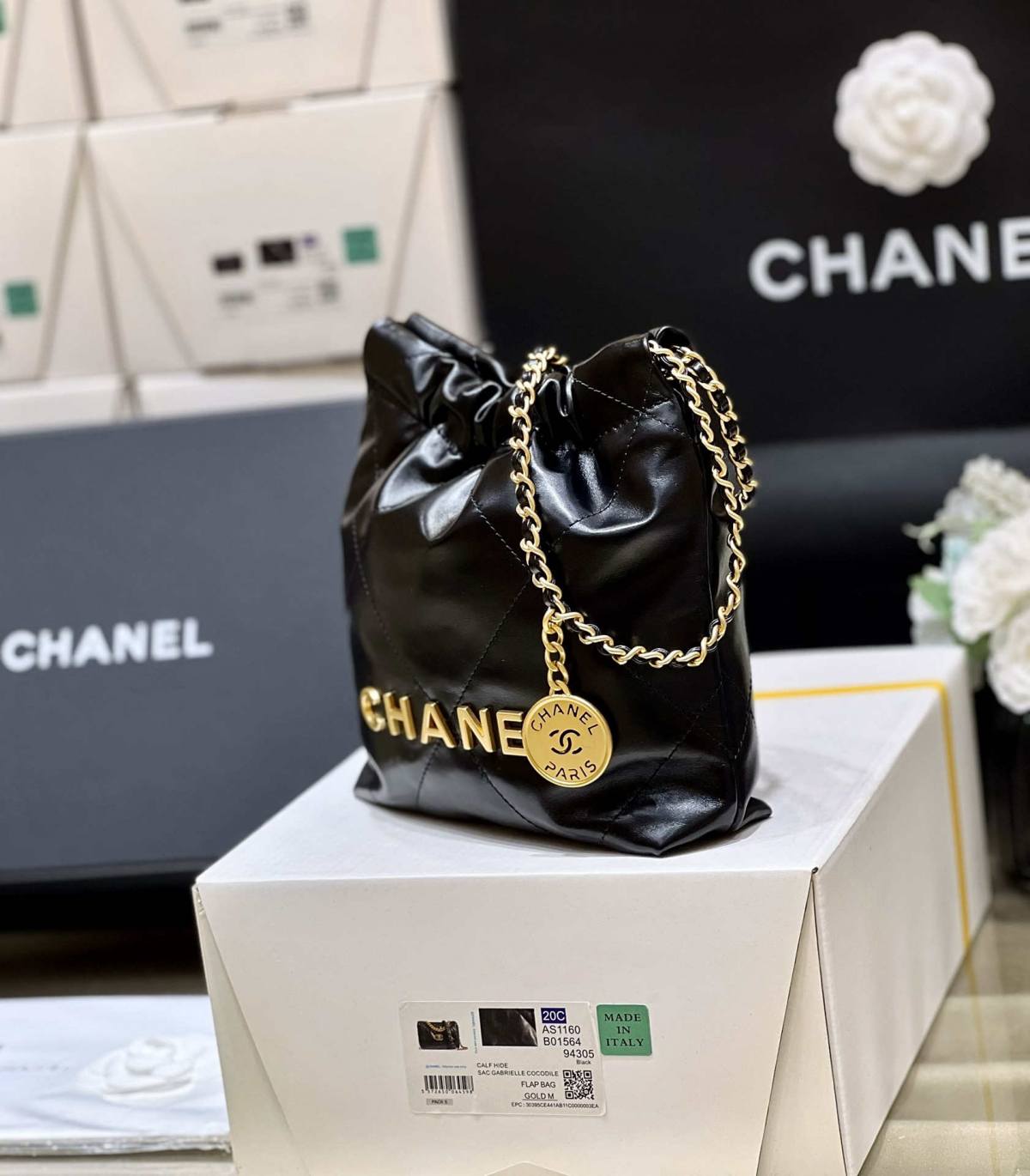 Ellebag’s Masterful Recreation of the Chanel 22 Mini Bag in Black Lambskin with Gold Hardware(2024 Dec Updated)-Best Quality Replica designer Bag factory in China