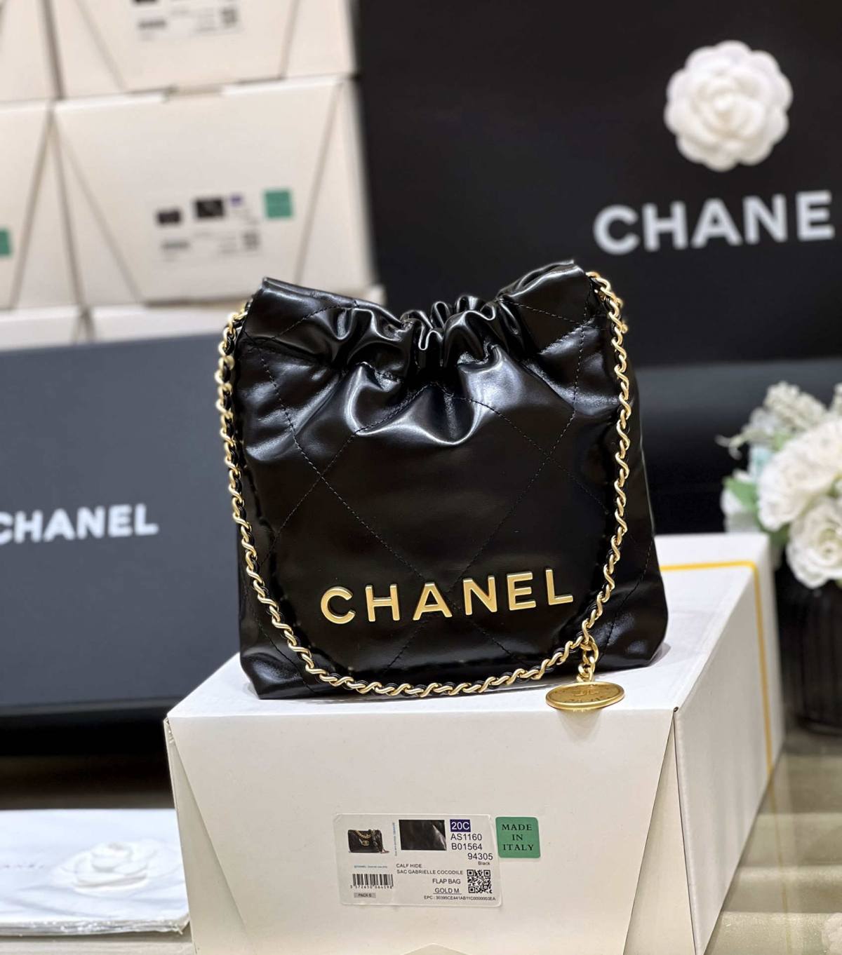 Ellebag’s Masterful Recreation of the Chanel 22 Mini Bag in Black Lambskin with Gold Hardware(2024 Dec Updated)-Best Quality Replica designer Bag factory in China