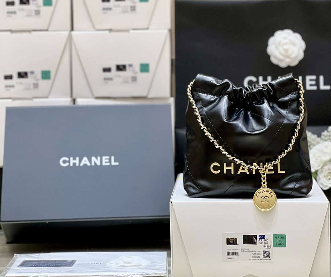 Ellebag’s Masterful Recreation of the Chanel 22 Mini Bag in Black Lambskin with Gold Hardware(2024 Dec Updated)-Best Quality Replica designer Bag factory in China