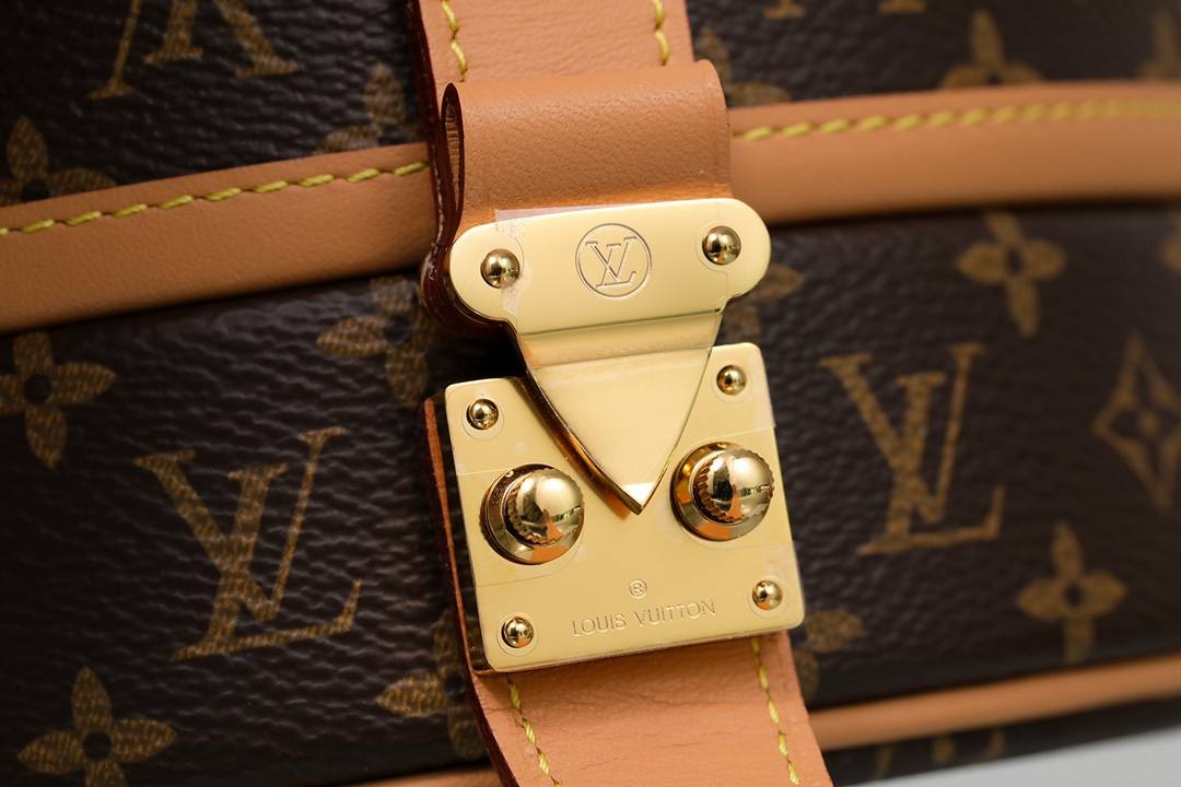 The Craft Behind the Replica: Ellebag’s 1:1 Recreation of Louis Vuitton M43514 Petite Boîte Chapeau Handbag(2024 Dec Updated)-Best Quality Replica designer Bag factory in China