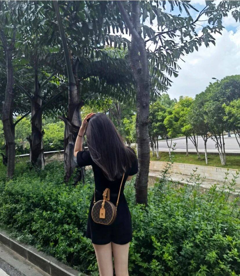 The Craft Behind the Replica: Ellebag’s 1:1 Recreation of Louis Vuitton M43514 Petite Boîte Chapeau Handbag(2024 Dec Updated)-Best Quality Replica designer Bag factory in China