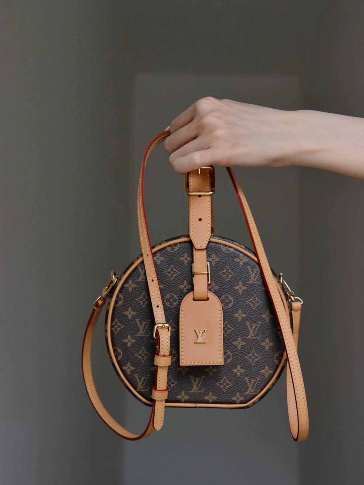 The Craft Behind the Replica: Ellebag’s 1:1 Recreation of Louis Vuitton M43514 Petite Boîte Chapeau Handbag(2024 Dec Updated)-Best Quality Replica designer Bag factory in China