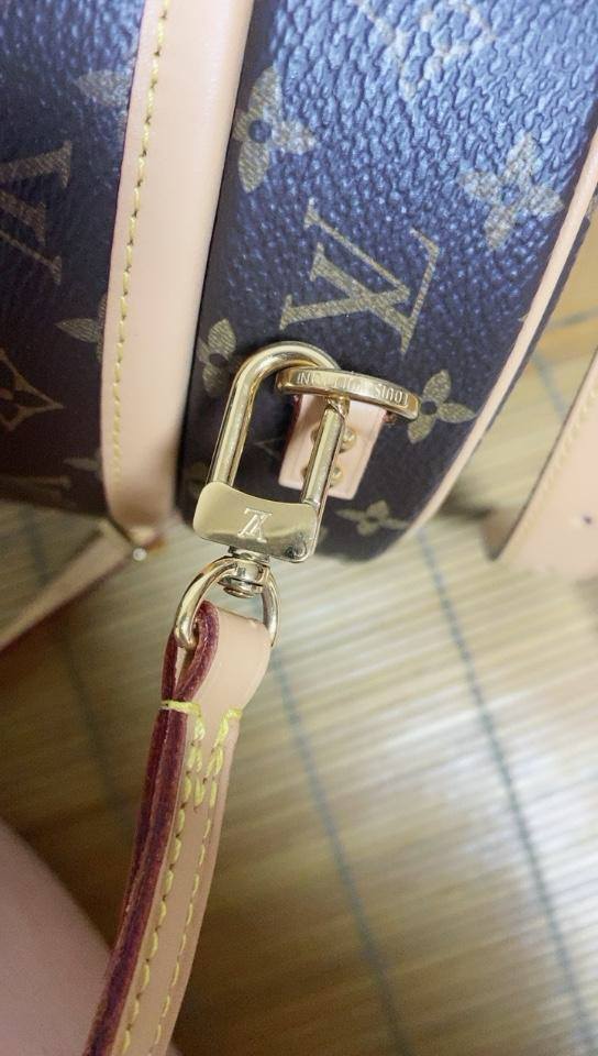 The Craft Behind the Replica: Ellebag’s 1:1 Recreation of Louis Vuitton M43514 Petite Boîte Chapeau Handbag(2024 Dec Updated)-Best Quality Replica designer Bag factory in China