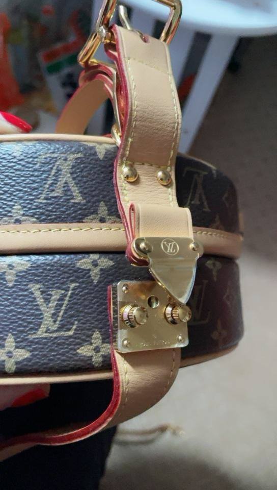 The Craft Behind the Replica: Ellebag’s 1:1 Recreation of Louis Vuitton M43514 Petite Boîte Chapeau Handbag(2024 Dec Updated)-Best Quality Replica designer Bag factory in China