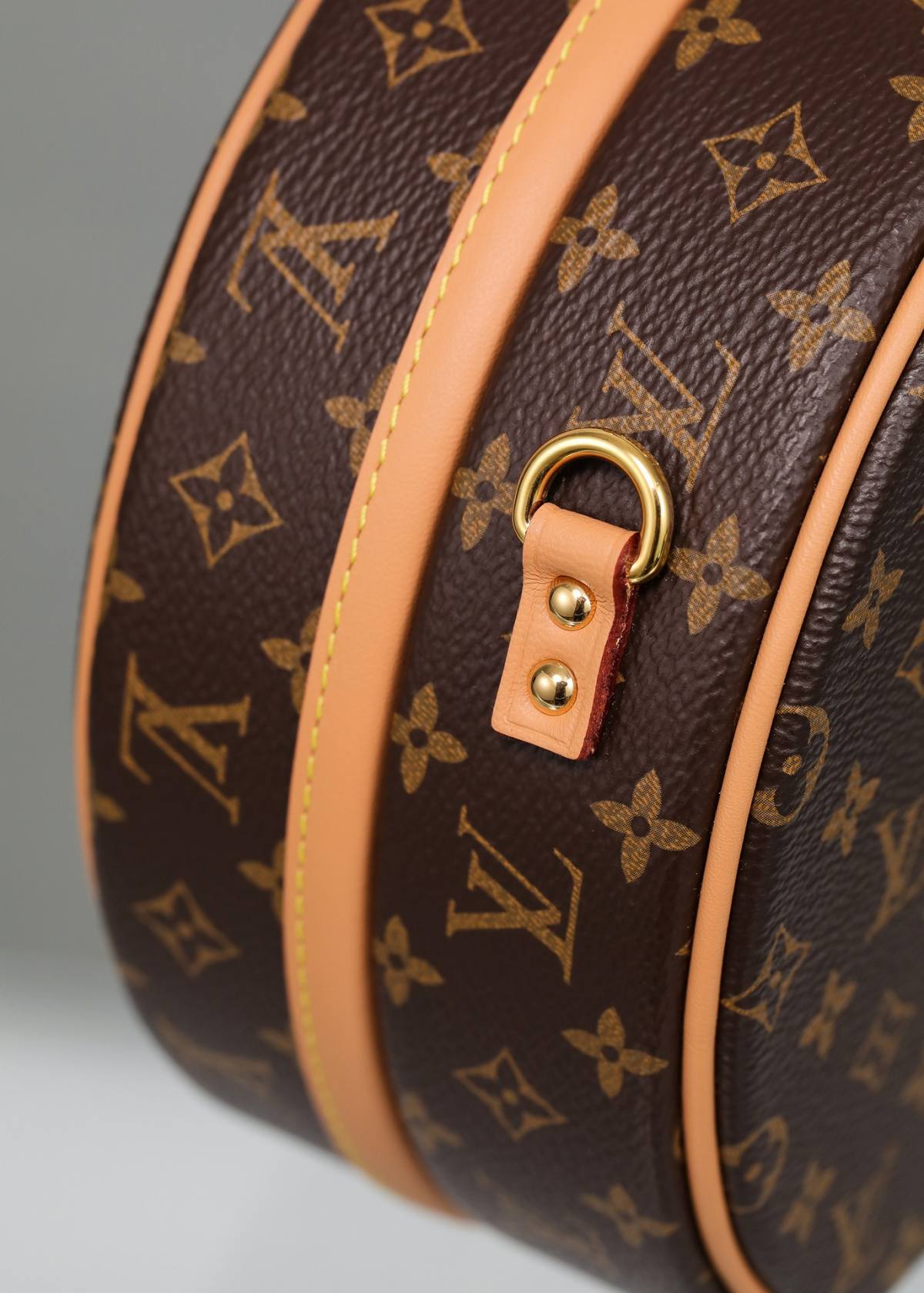 The Craft Behind the Replica: Ellebag’s 1:1 Recreation of Louis Vuitton M43514 Petite Boîte Chapeau Handbag(2024 Dec Updated)-Best Quality Replica designer Bag factory in China