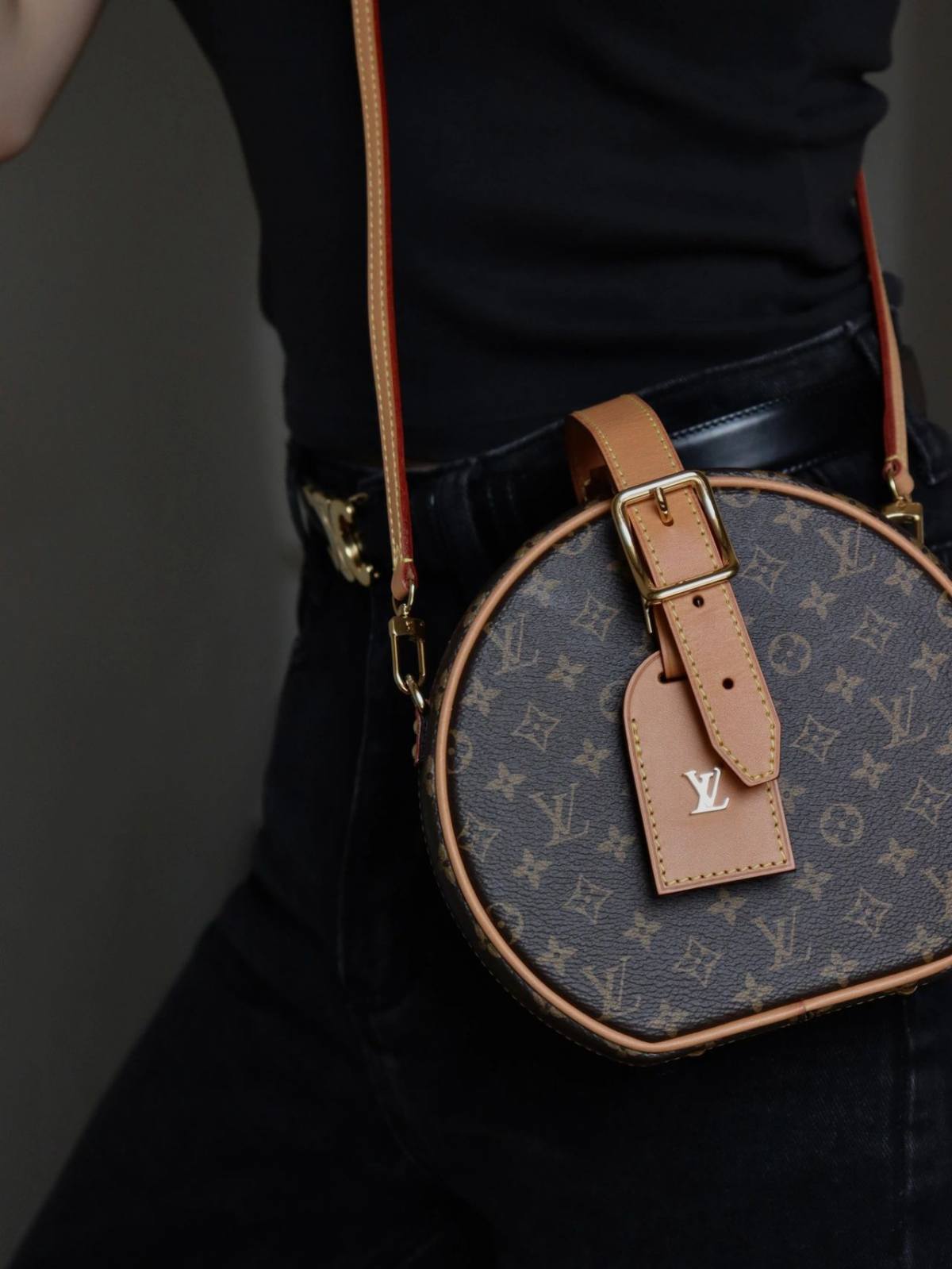 The Craft Behind the Replica: Ellebag’s 1:1 Recreation of Louis Vuitton M43514 Petite Boîte Chapeau Handbag(2024 Dec Updated)-Best Quality Replica designer Bag factory in China