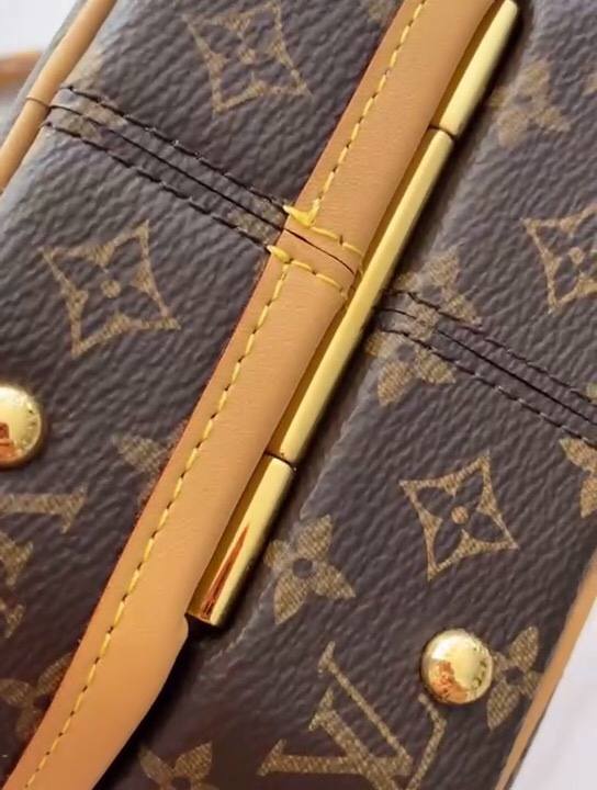 The Craft Behind the Replica: Ellebag’s 1:1 Recreation of Louis Vuitton M43514 Petite Boîte Chapeau Handbag(2024 Dec Updated)-Best Quality Replica designer Bag factory in China