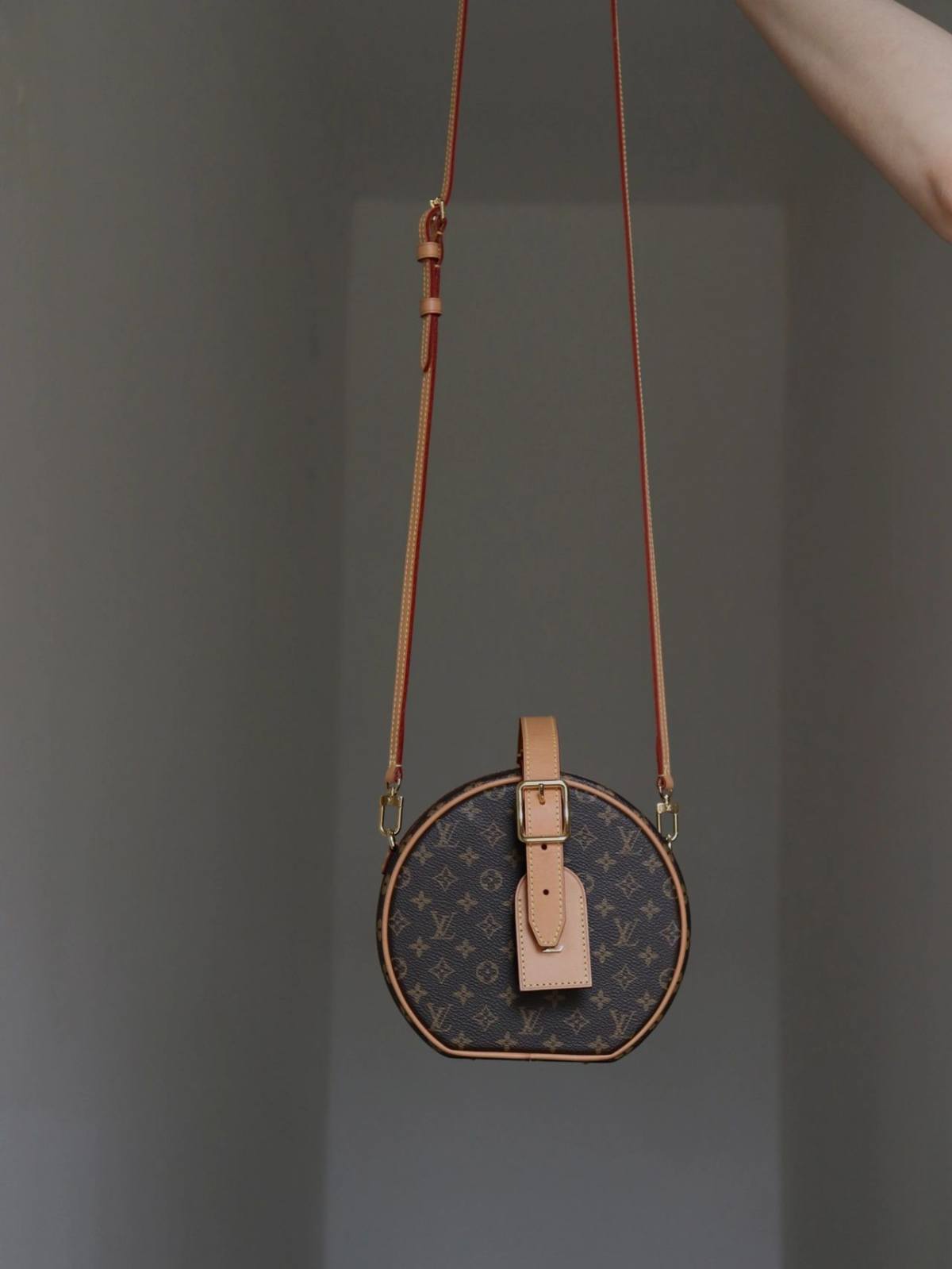 The Craft Behind the Replica: Ellebag’s 1:1 Recreation of Louis Vuitton M43514 Petite Boîte Chapeau Handbag(2024 Dec Updated)-Best Quality Replica designer Bag factory in China