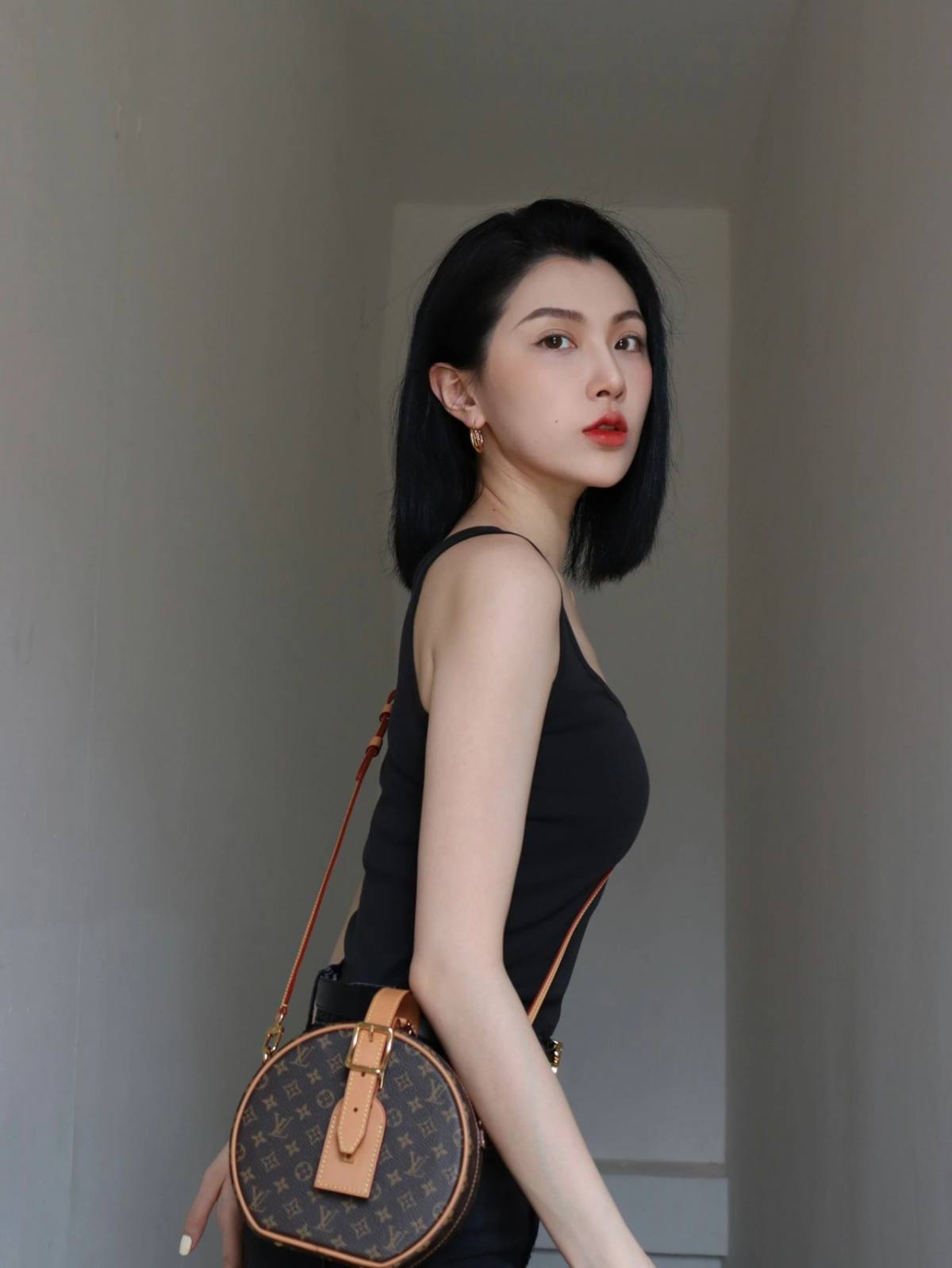 The Craft Behind the Replica: Ellebag’s 1:1 Recreation of Louis Vuitton M43514 Petite Boîte Chapeau Handbag(2024 Dec Updated)-Best Quality Replica designer Bag factory in China