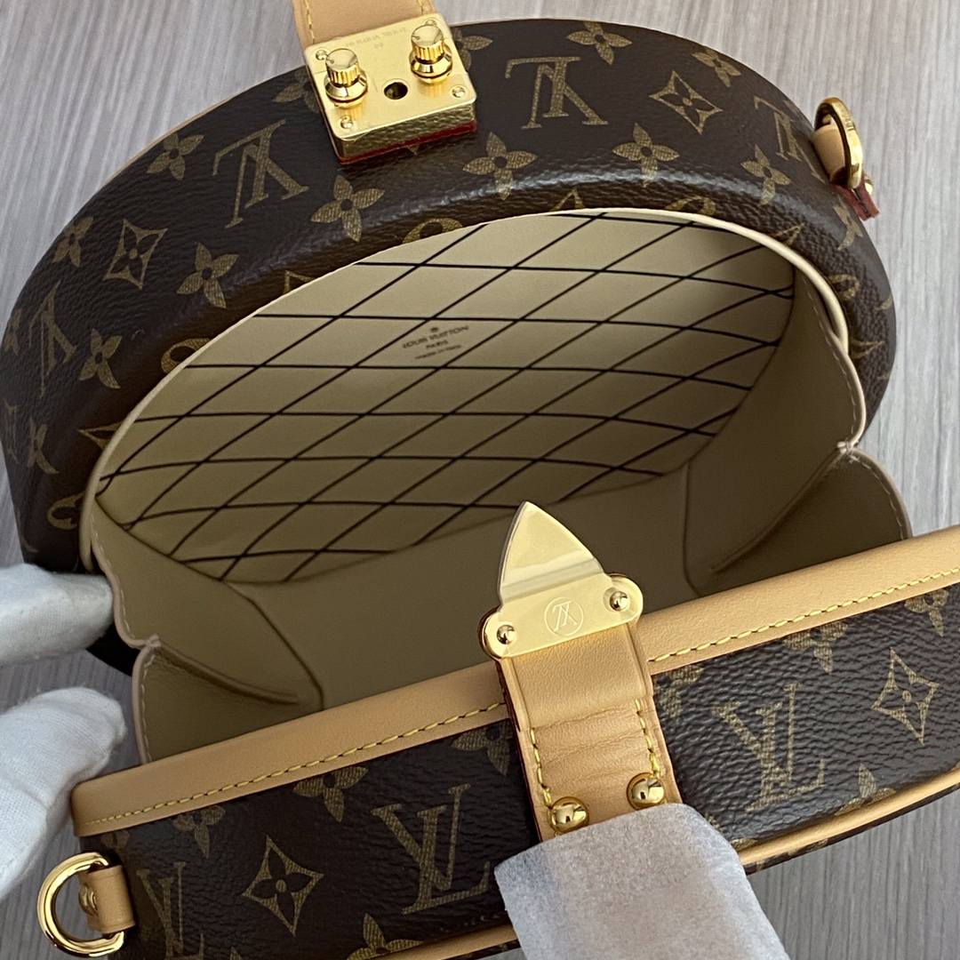 The Craft Behind the Replica: Ellebag’s 1:1 Recreation of Louis Vuitton M43514 Petite Boîte Chapeau Handbag(2024 Dec Updated)-Best Quality Replica designer Bag factory in China