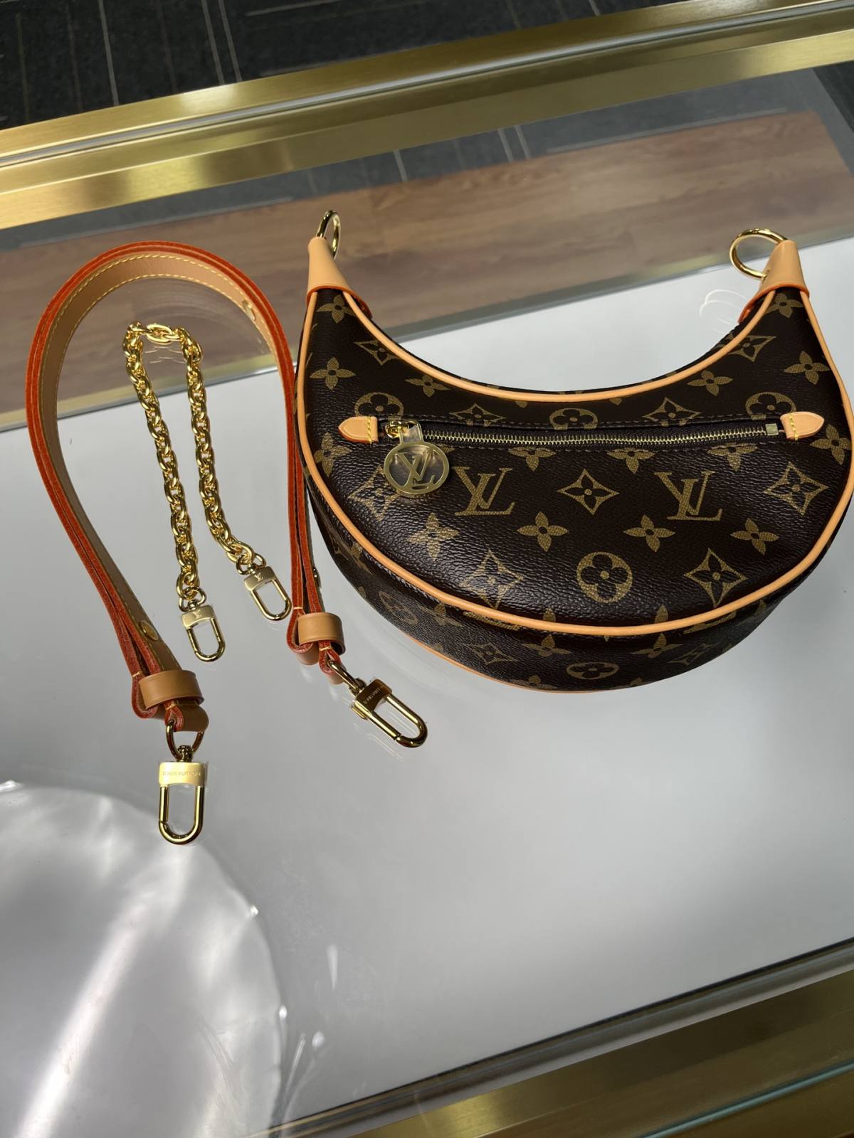 The Craft of Perfection: Ellebag’s 1:1 Replica of the Louis Vuitton M81098 LOOP Bag(2024 Dec Updated)-Best Quality Replica designer Bag factory in China