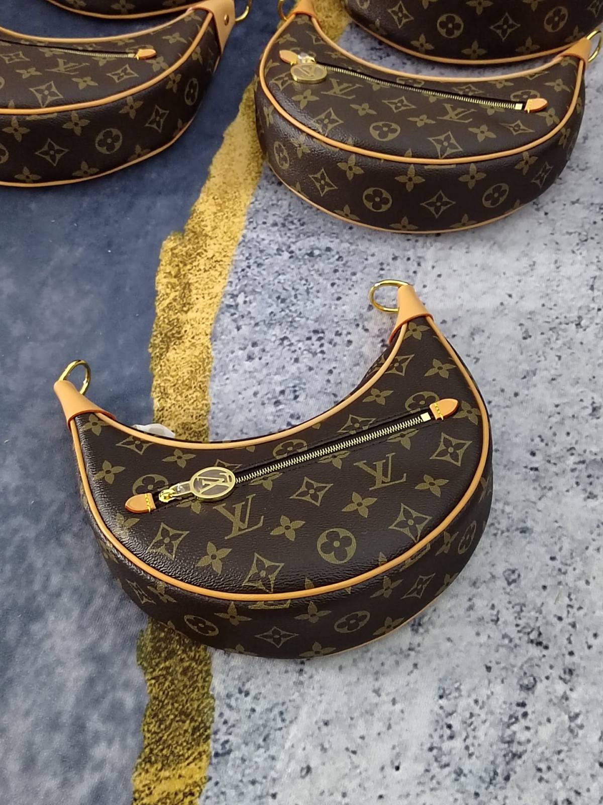 The Craft of Perfection: Ellebag’s 1:1 Replica of the Louis Vuitton M81098 LOOP Bag(2024 Dec Updated)-Best Quality Replica designer Bag factory in China