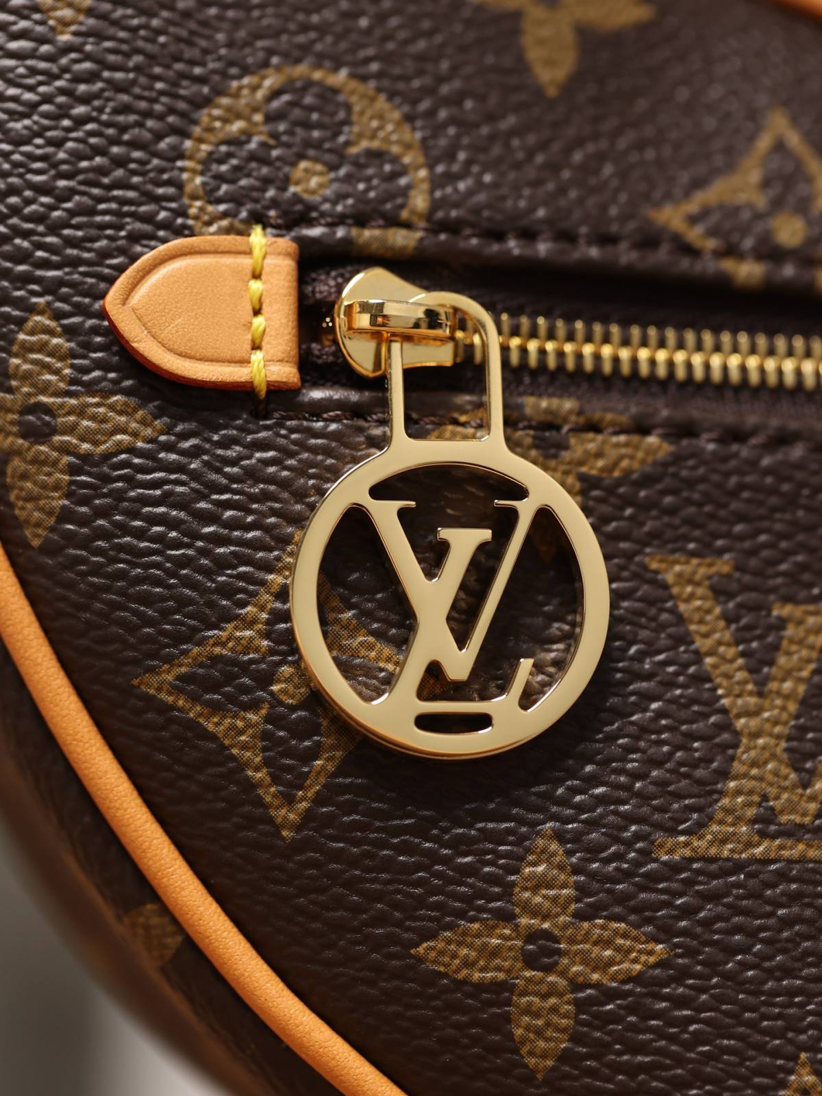 The Craft of Perfection: Ellebag’s 1:1 Replica of the Louis Vuitton M81098 LOOP Bag(2024 Dec Updated)-Best Quality Replica designer Bag factory in China