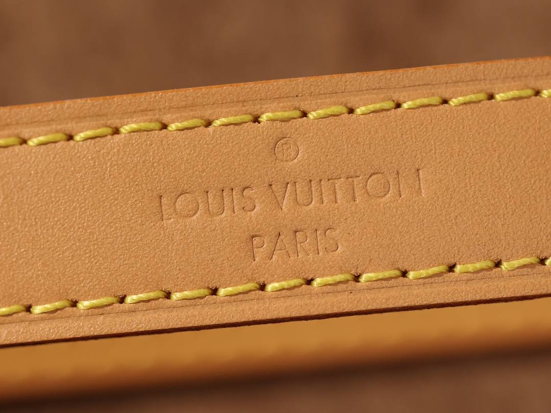 The Craft of Perfection: Ellebag’s 1:1 Replica of the Louis Vuitton M81098 LOOP Bag(2024 Dec Updated)-Best Quality Replica designer Bag factory in China