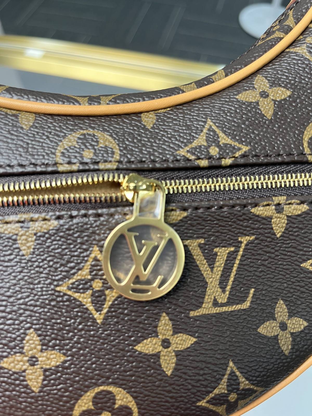 The Craft of Perfection: Ellebag’s 1:1 Replica of the Louis Vuitton M81098 LOOP Bag(2024 Dec Updated)-Best Quality Replica designer Bag factory in China